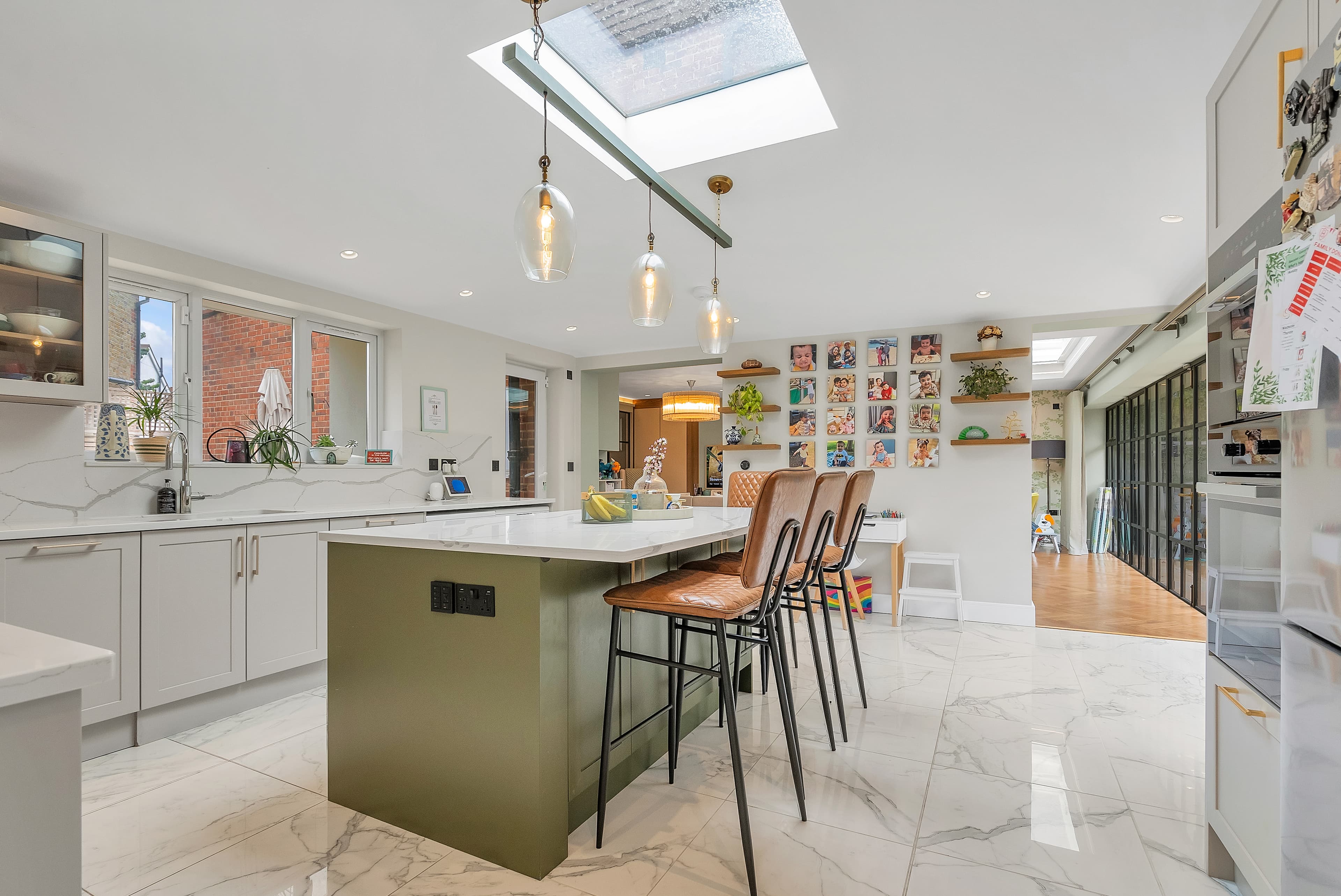 Kitchen island with quartz worktop and bar seating